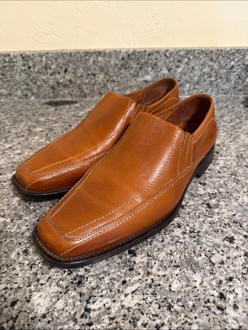 Johnson & Murphy Men's Classic Tan Leather Slip-On Loafers size 10.5
